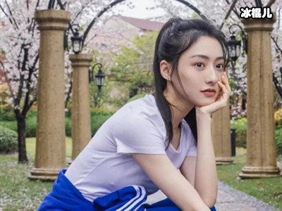 胡连馨身高年龄多少个人资料介绍，她和吴幸键什么关系？