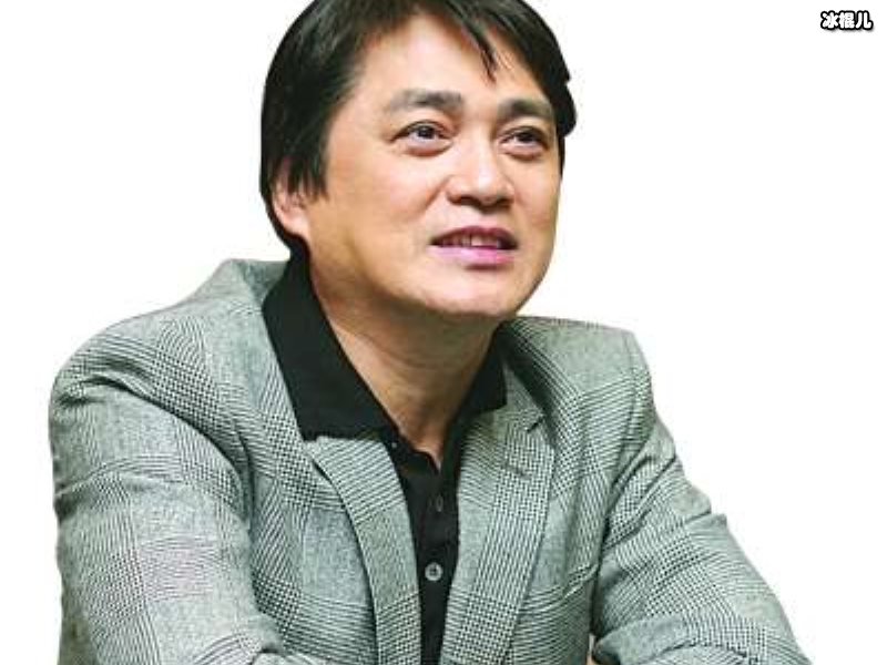 双胞胎儿子做老板，妻子女儿漂亮引人侧目汤镇业可谓是人生赢家