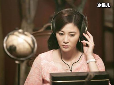 侯梦莎脱掉军装后的她，有了更多的女人味
