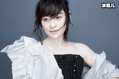 梅婷新剧杀青丈夫现身夫妻二人罕见合体，网友：附带狗粮