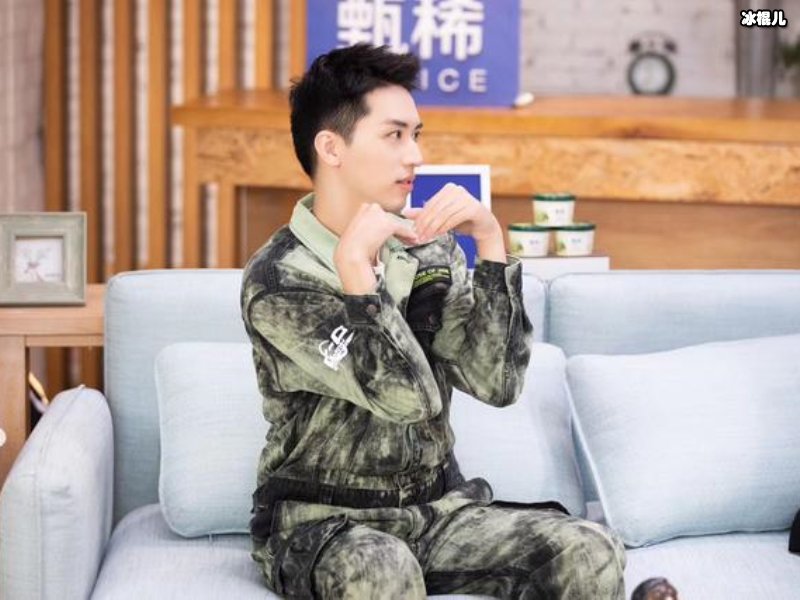 制作人开撕许魏洲，直言比火更靠得住的是人品