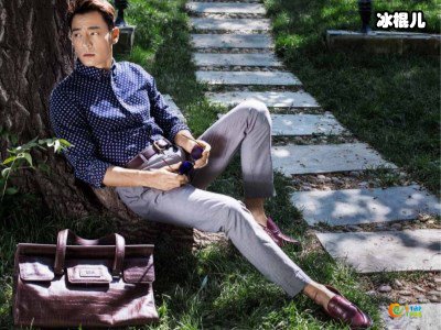 李光洁一家三口出游，娇妻一双美腿完全看不出生过孩子