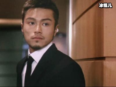 香港著名演员黄浩然，通过出演《十万火急》进入演艺圈