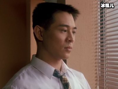 李连杰晒全家福庆生妻子利智，情侣装超有夫妻相