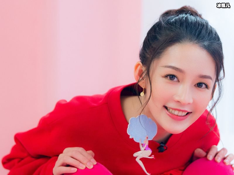 李沁又一部新剧即将开拍，《亲爱的戎装》警花造型绝美
