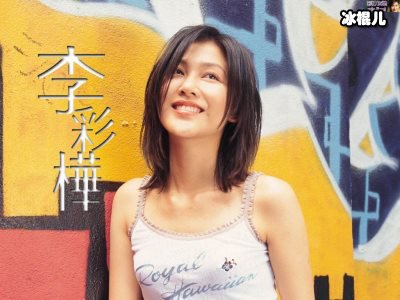 李彩桦凭借出演《回家的诱惑》人气大涨，演技可圈可点