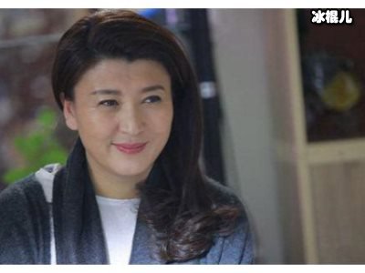 闫学晶和二胎女儿做直播，小宝贝大方的向观众打招呼