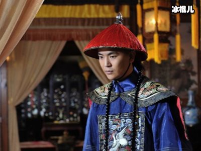 张晓龙多重身份遭解密，中戏老师成礼仪指导不温不火原因曝光