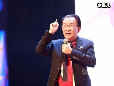 侯耀华干女儿为出道不惜向杨受成下跪，因一个条件把老板“炒了”