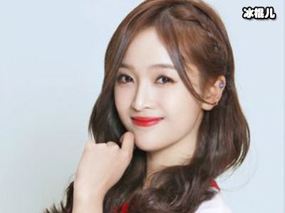 吴宣仪长发撞脸杨幂，没想剪完刘海竟再次撞脸周洁琼！