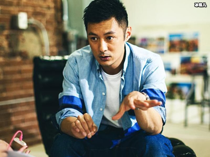 余文乐晒儿子近照，不忘为妻子庆祝母亲节
