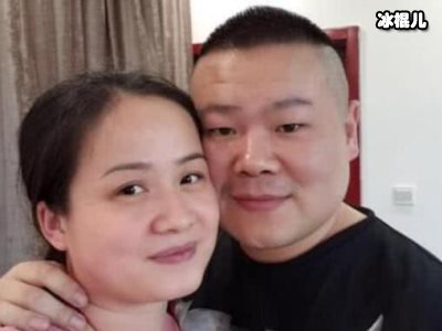 岳云鹏妻子晒出自己的近照，超短发搭配王冠