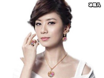 豪门阔太熊黛林带双胞胎女儿逛街，却被网友吐槽颜值