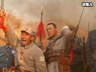 凭借《亮剑》爆红全国，与发妻离婚后遇上小娇妻如今名气大减