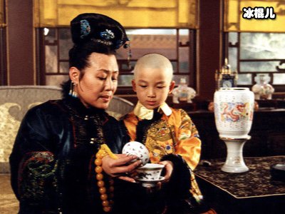 实力派演员濮存昕近照，67岁陪孙女游玩曾经的男神怎么变成这样