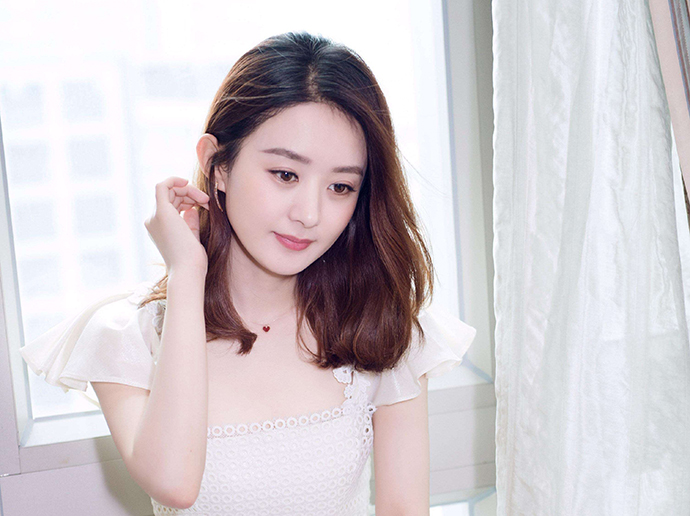 赵丽颖复工还是原来的少女范