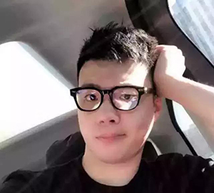 黄毅清贩毒吸毒被提前批捕 黄奕与女儿笑容开朗未受影响