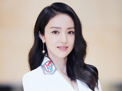 董璇女儿小酒窝走秀简直太萌了 董璇出道以前是做什么的