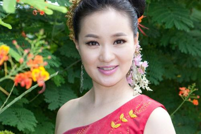 雷佳民族装
