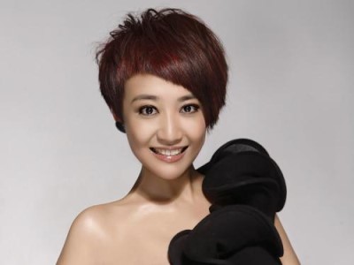 左岩婚史 美女主持人结婚照挖出老公首次公开亮相