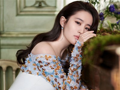 刘亦菲入选好莱坞新星 每天起床第一件事让人想不到