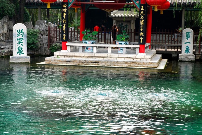 趵突泉推出泉水包6元1袋惹争议