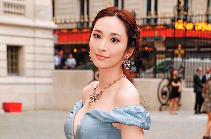 吴佩慈怀四胎