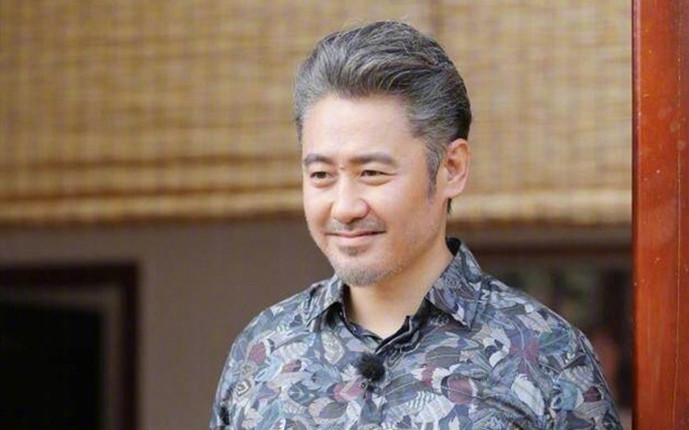 吴秀波息影前跨界歌手