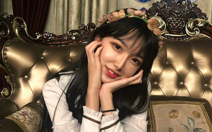 王嘉飞女装十分美丽