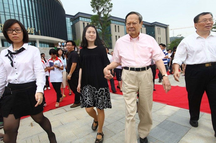 翁帆嫁给杨振宁引起许多非议