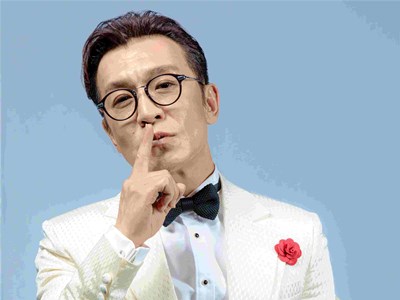 李咏离开央视 李咏离开央视竟是为了她？