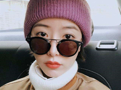李亚鹏新女友Susie曝光 潇洒爱玩长相气质神似王菲