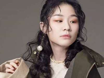 金靖被指模仿小S成瘾？女谐星未来的路能走多远