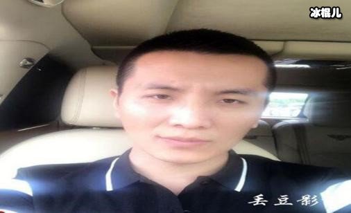 哥真实身份后来七夜哥有了自己微博,真实姓名也被扒出来了,叫万振涛