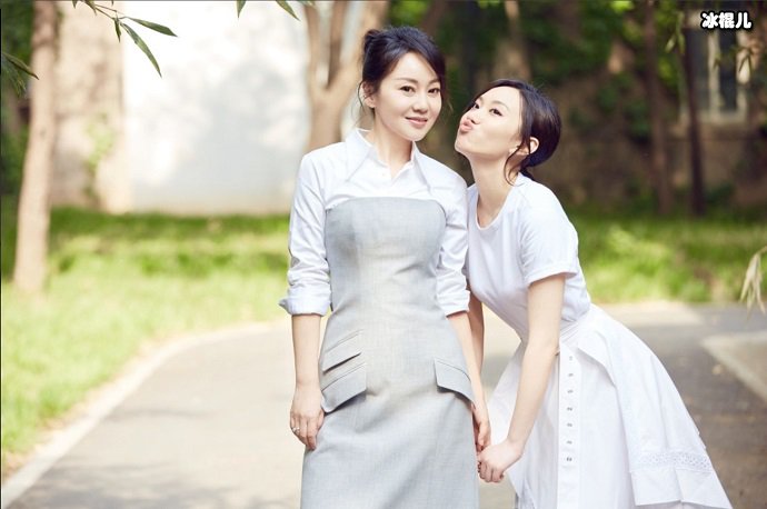 闫妮和女儿照片