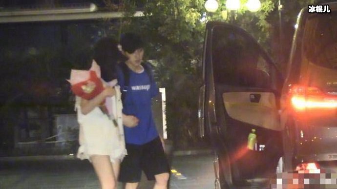 娄艺潇恋情疑曝光
