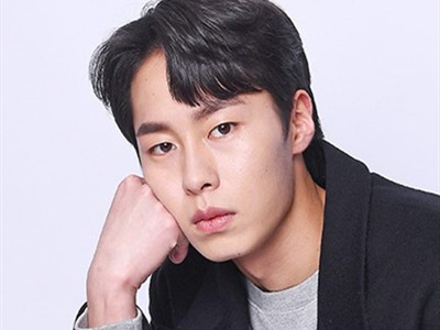 李宰旭有望出演古装剧《吞金》，与曹宝儿演姐弟