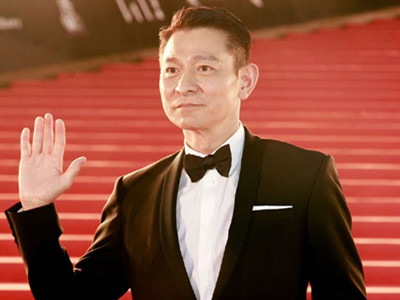 刘德华获多伦多电影节特别贡献奖，新片《红毯先生》讲什么故事？