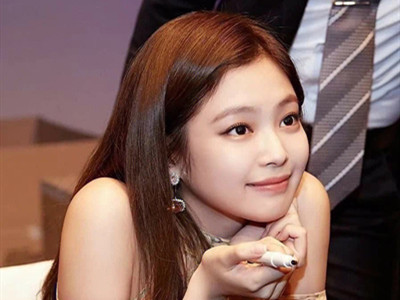Jennie将常驻综艺《公寓404》，郑哲民PD的新作