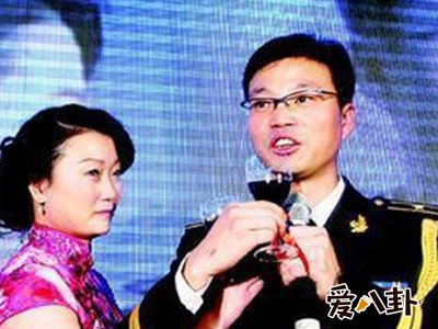 王迅遭指控婚内出轨，前妻魏臻去世好男人形象崩塌！