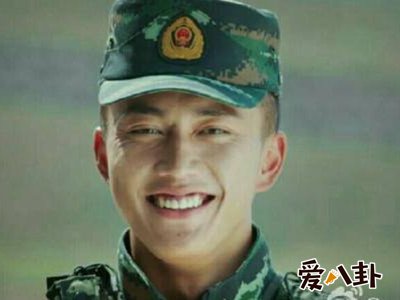 兵哥哥杨明鑫喜和谁在一起？其到底喜欢谁？
