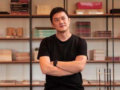 李亚鹏被曝攀富婆，新女友资料曝光是文艺工作者