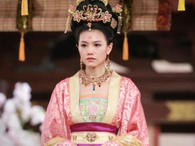 周秀娜模特出身成演艺界演员，凭借身材吸晴无数！