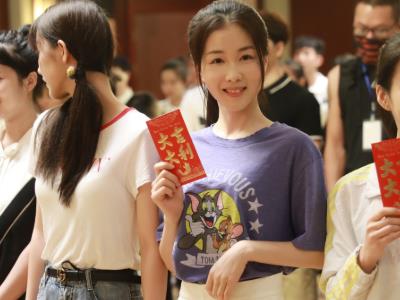 创3选手黄若元资料被扒，签约华谊兄弟发展近况起底！