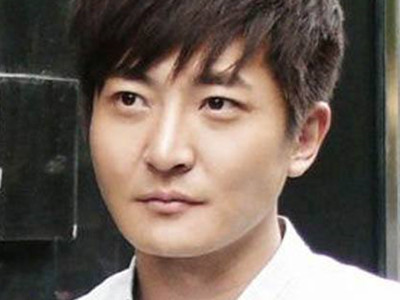 郭京飞和陆毅关系揭秘， 两人娶鲍家两姐妹成连襟与岳母同住