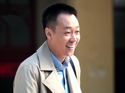 辛柏青情感过往起底，现任妻子是大学同学朱媛媛！