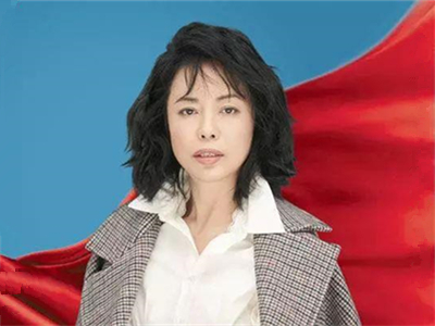 黄妈黄绮珊出道经历起底，被爱伤害退圈！