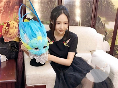 刘美麟个人资料身高, 95后女歌手家境起底被爆是富二代？