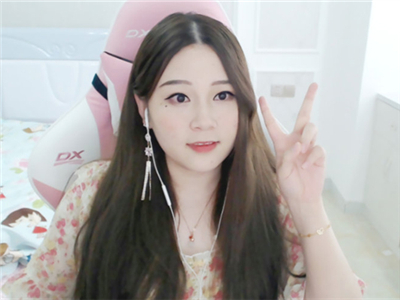 斗鱼网红萌面酥真名叫什么？ 颜值主播素颜照流出翻车！