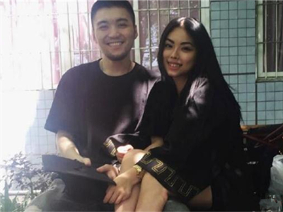 歌手万妮达公布恋情，男方资料曝光遭起疑！
